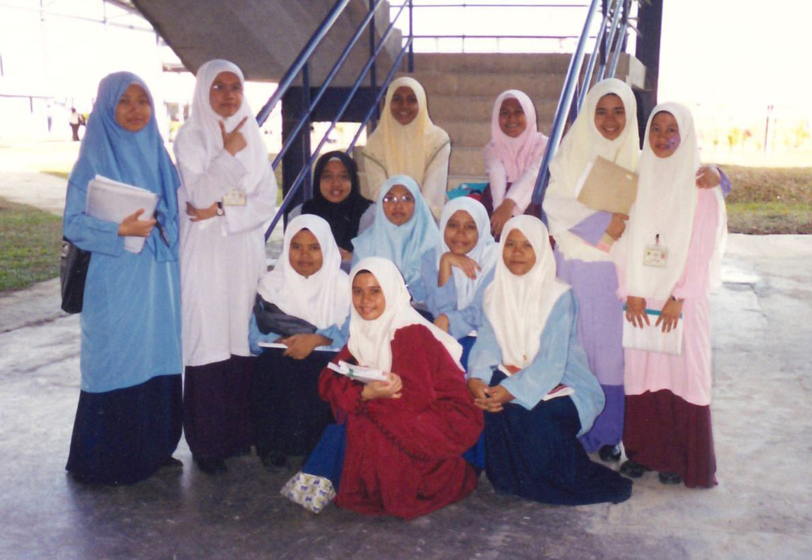 Foto kenangan daripada kisah Budak Bakul Merah