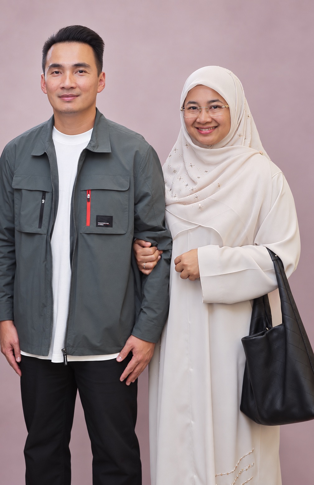 Iyzah Rahiman bersama Najib Asaddok